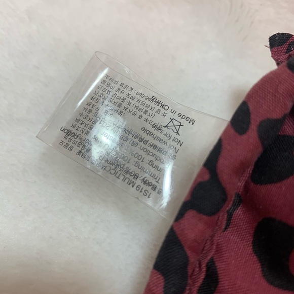 Sisley make up pouch with 2 free sample - Picture 9 of 9